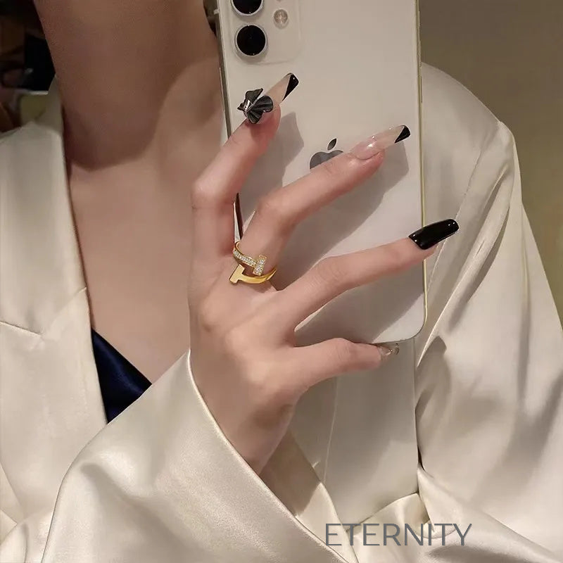 Anillo Iconic T Ajustable con Micro Circonias Anillos Dorado Ajustable Acero Inoxidable ETERNITY
