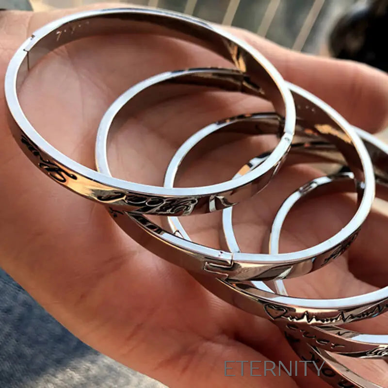Brazalete metálico grabado con mensajes de amor Brazaletes Plateado Unica Acero Inoxidable ETERNITY