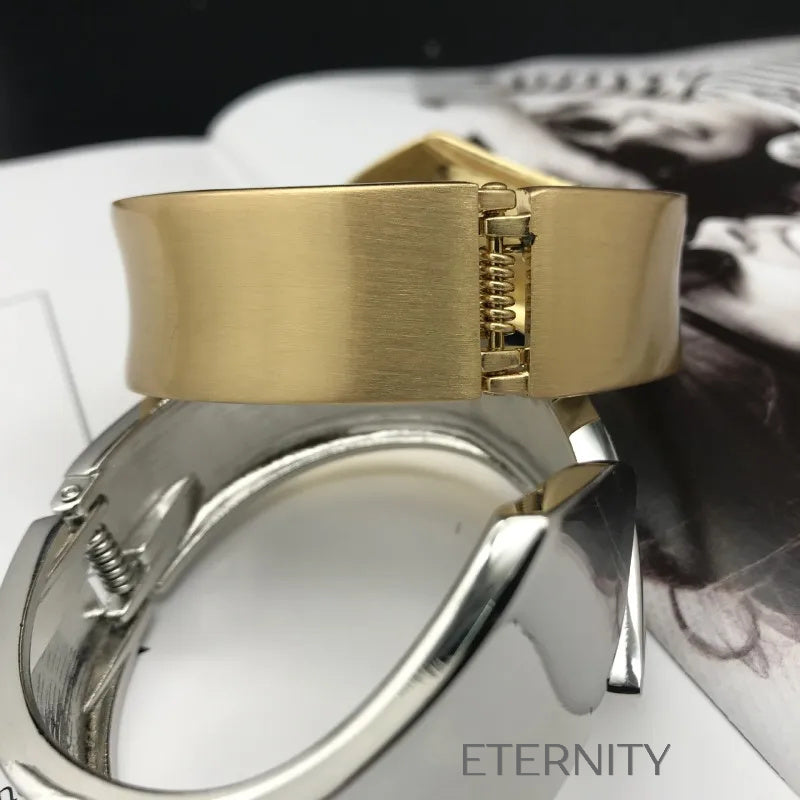 Brazalete Flow de Diseño Escultural Brazaletes Dorado Unica Acero Inoxidable ETERNITY