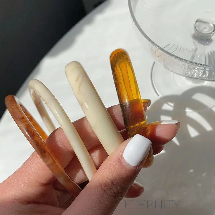 Brazaletes Rígidos Nostalgic Resin Estilo Retro en Tonos Ámbar y Crema Brazaletes Ambar Unica Acero Inoxidable ETERNITY
