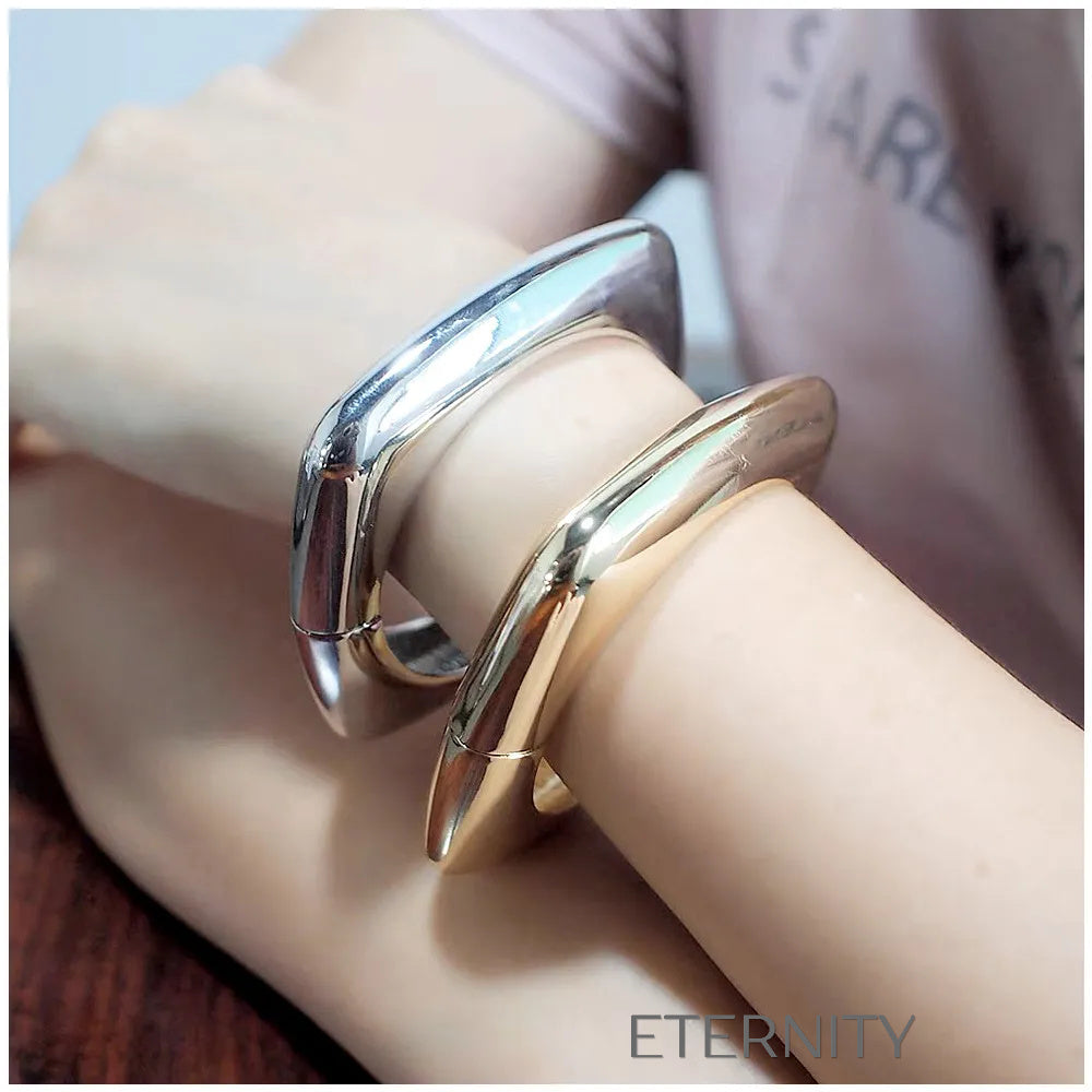 Brazalete Rígido Squared Bangle de Diseño Geométrico en Gold y Silver Brazaletes Dorado Unica Acero Inoxidable ETERNITY