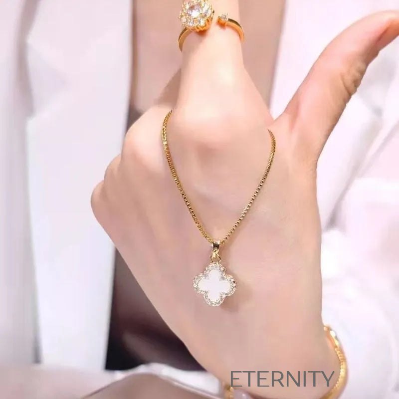 Collar Vanity Clover con Cristales y Nácar Cadenas Dorado Unica Acero Inoxidable ETERNITY