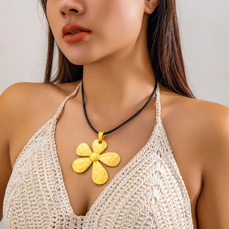 Collar "Flora Bloom" ETERNITY - Dije Flor Texturizada