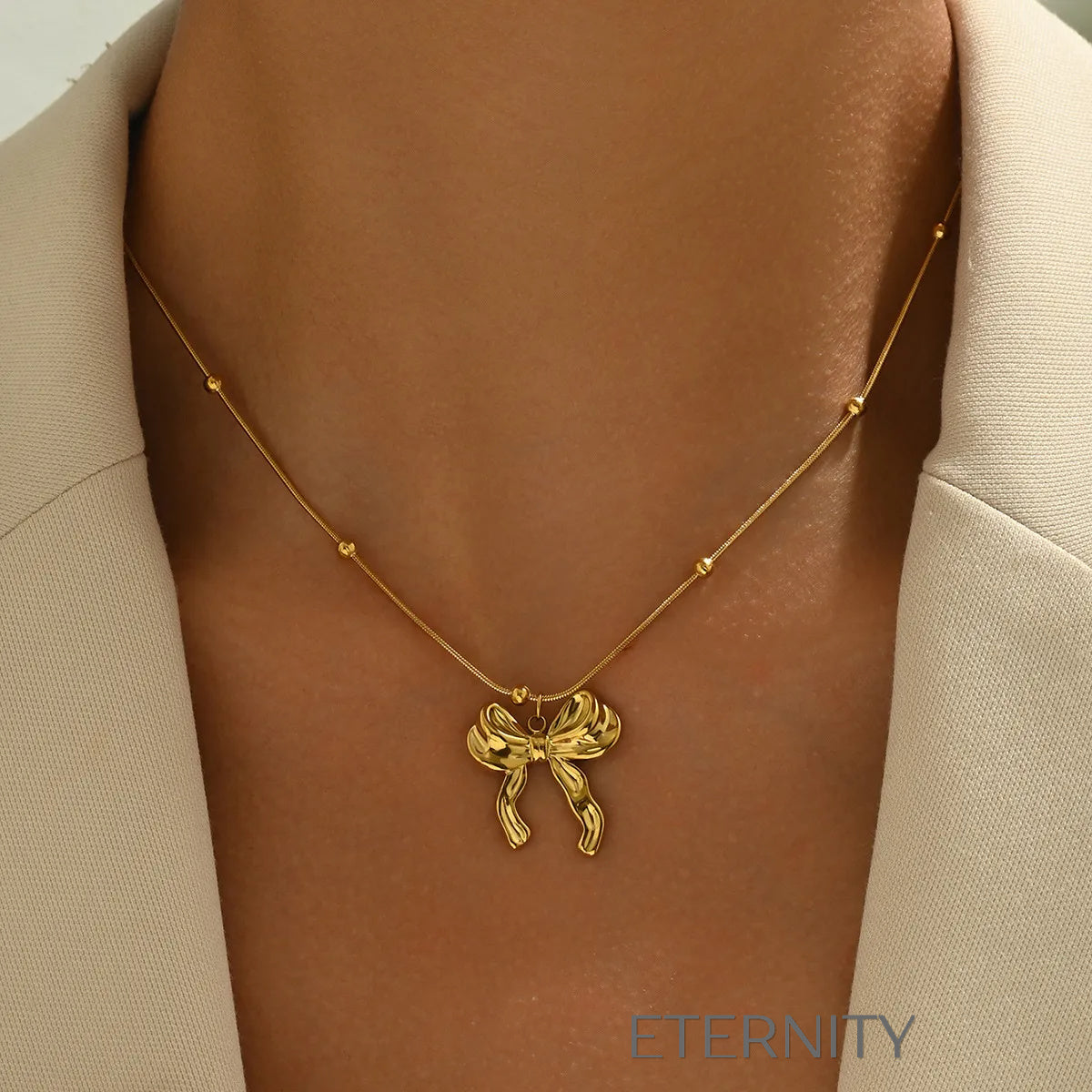 Collar Ribbon Charm con Lazo de Textura Fluida en Oro y Plata Cadenas Dorado Unica Acero Inoxidable ETERNITY