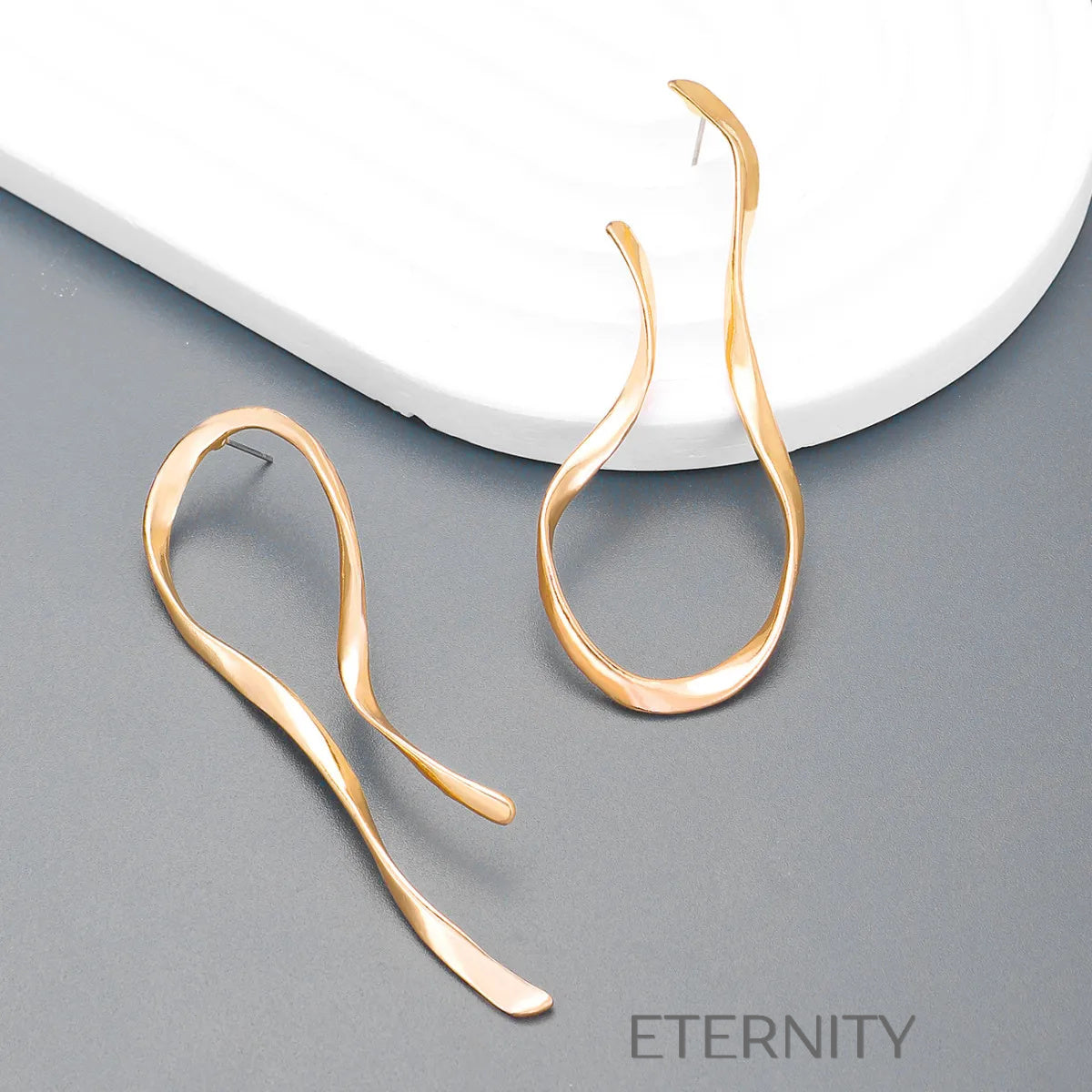 Zarcillos de Aro Ethereal Flow con Diseño Orgánico Ondulado Zarcillos Dorado Unica Acero Inoxidable ETERNITY