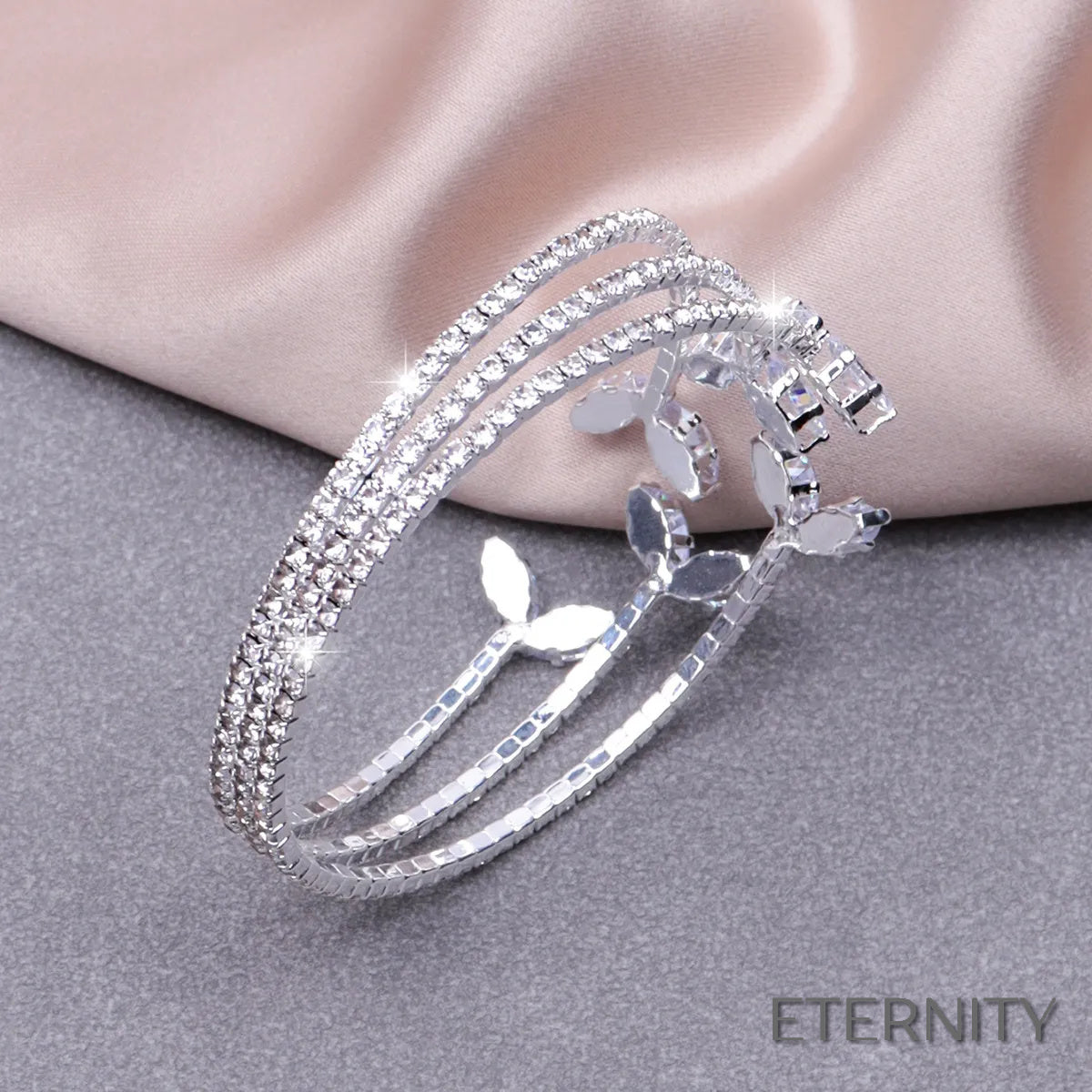 Pulsera Plateada Elástica con Diseño de Hojas y Cristales Luminosos - ETERNITY
