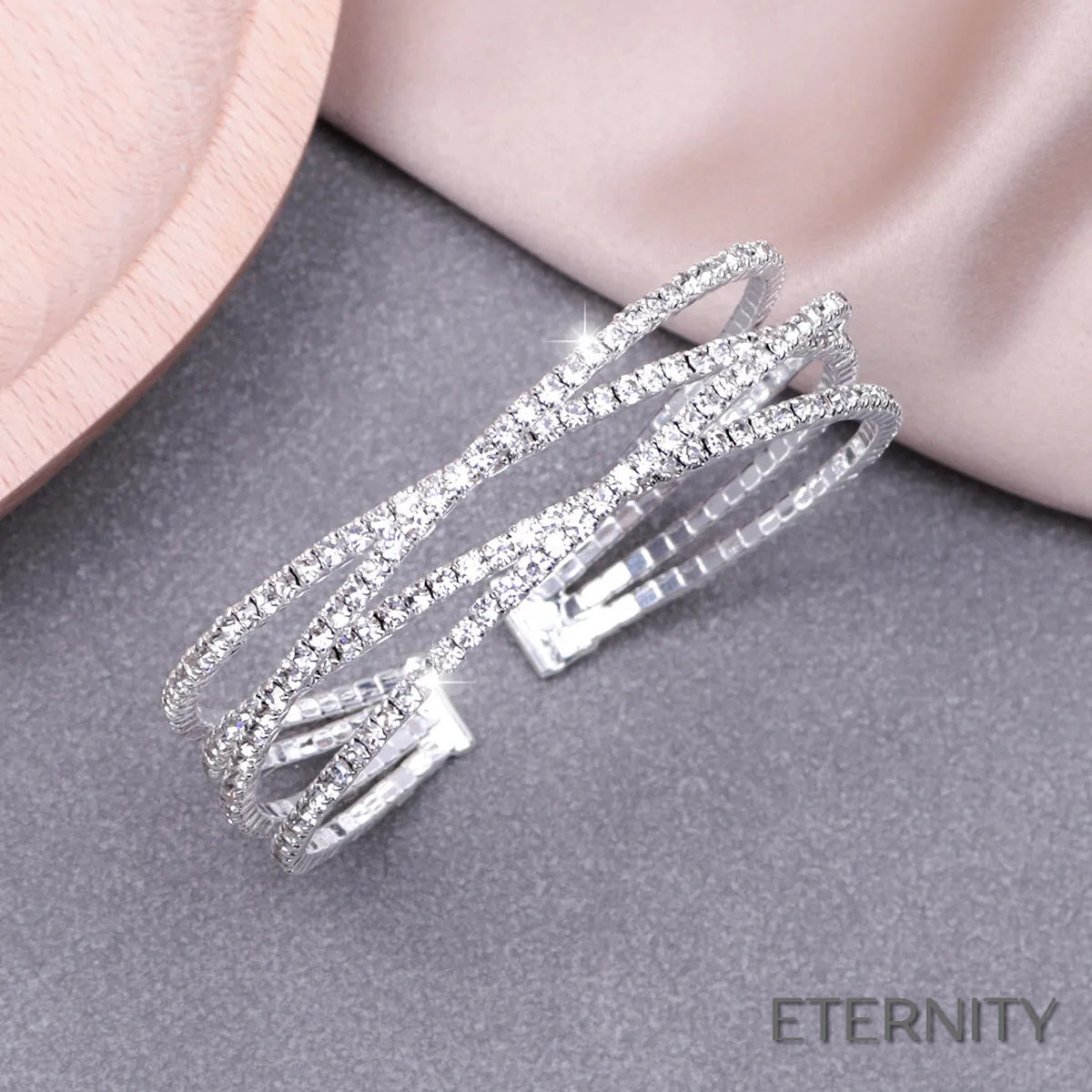 Elegante Pulsera Femenina Elástica con Circonitas Brillantes - ETERNITY