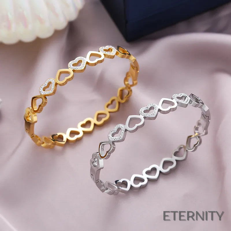 Pulseras Femeninas con Diseño de Corazones Calados Adornados con Circonitas - ETERNITY