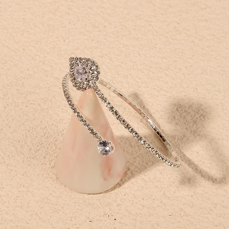 Pulsera Femenina con Circonitas y Dije de Gota Luminoso - ETERNITY