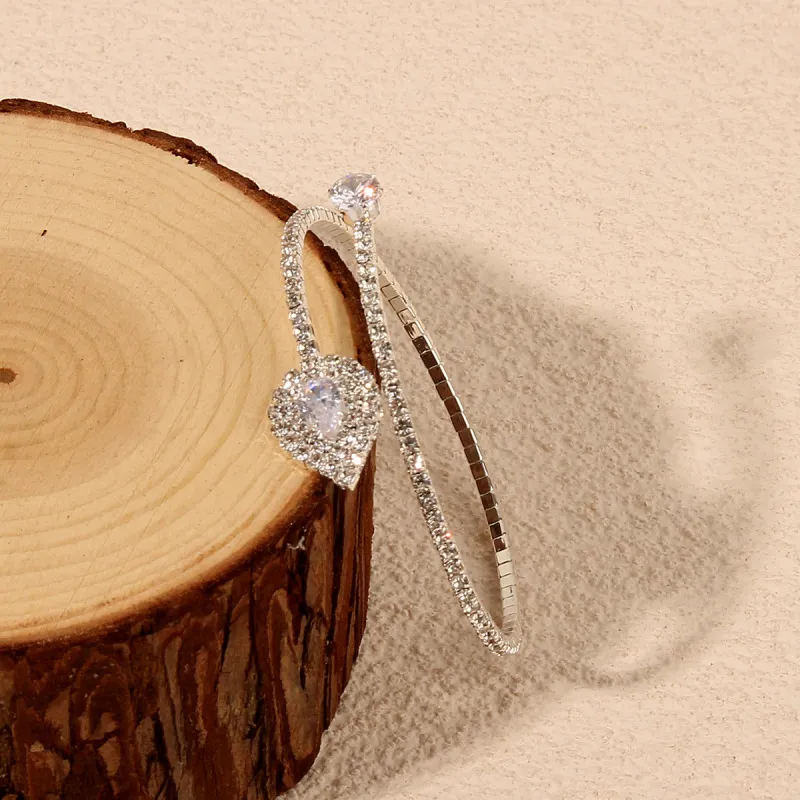 Pulsera Femenina con Circonitas y Dije de Gota Luminoso - ETERNITY
