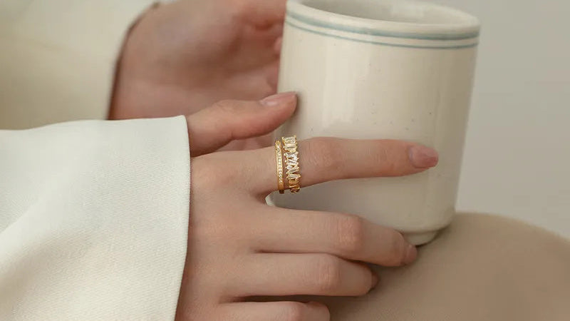 Anillo dorado con doble fila de cristales baguette y redondos Anillos Dorado Ajustable Acero Inoxidable  ETERNITY