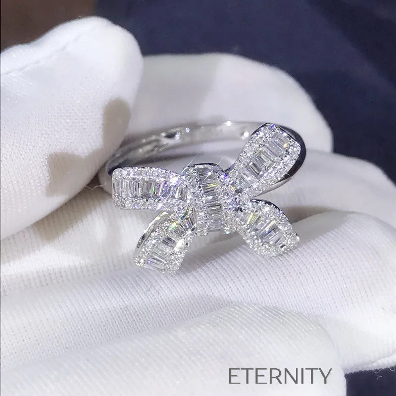 Anillo Radiant Bow de Plata con Cristales de Corte Baguette y Pavé  Anillos Plateado 6 Acero Inoxidable  ETERNITY