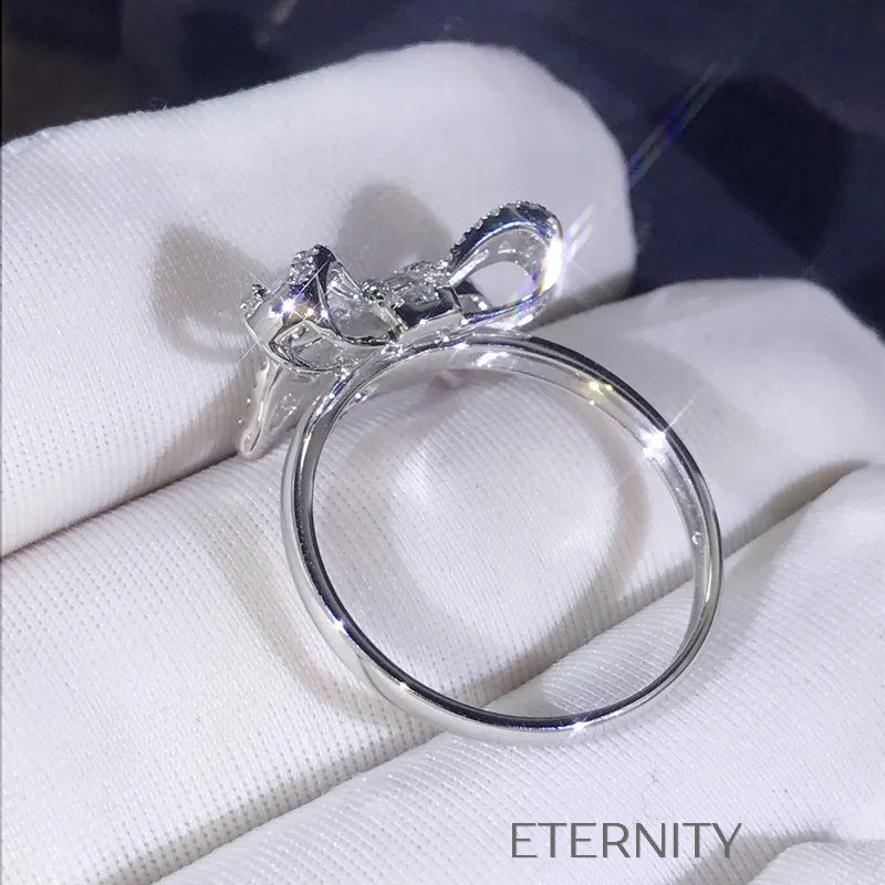 Anillo Radiant Bow de Plata con Cristales de Corte Baguette y Pavé  Anillos Plateado 6 Acero Inoxidable  ETERNITY