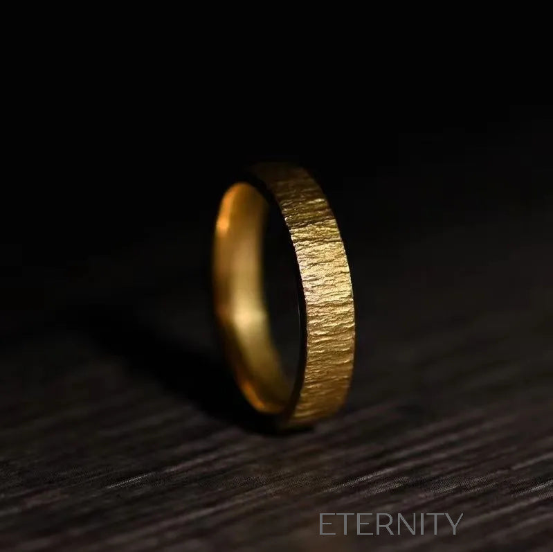 Anillo Golden Bark de Banda Texturizada en Oro  Anillos Dorado Ajustable Acero Inoxidable  ETERNITY