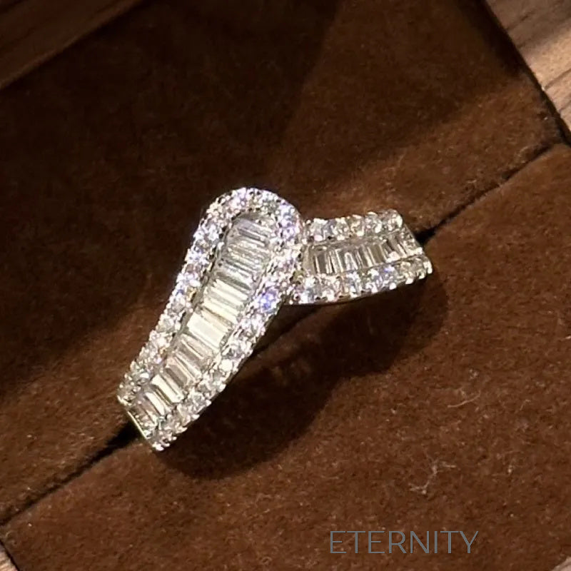 Anillo en V con Circones Corte Baguette y Brillantes  Anillos Dorado Unica Acero Inoxidable  ETERNITY
