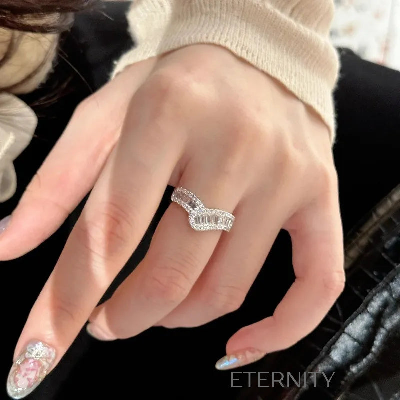 Anillo en V con Circones Corte Baguette y Brillantes  Anillos Dorado Unica Acero Inoxidable  ETERNITY