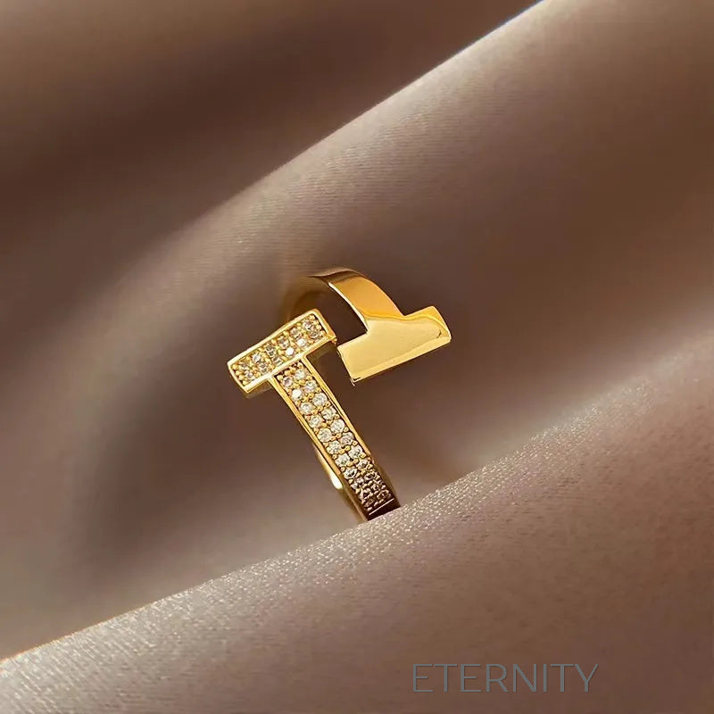 Anillo Iconic T Ajustable con Micro Circonias  Anillos Dorado Ajustable Acero Inoxidable  ETERNITY