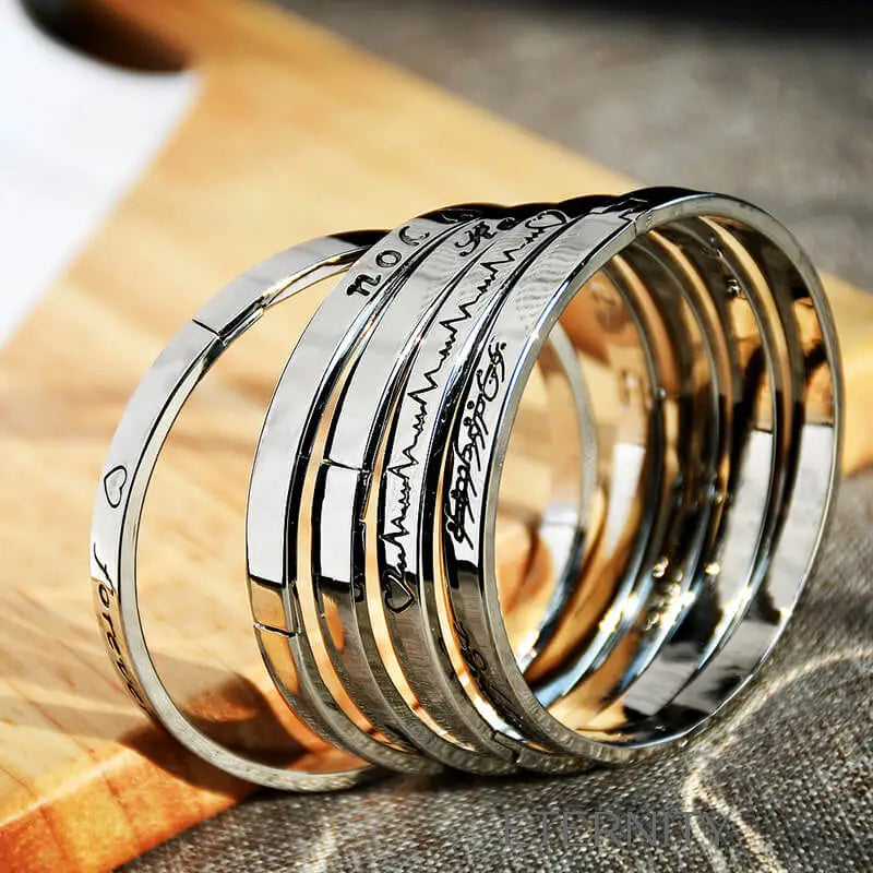 Brazalete metálico grabado con mensajes de amor Brazaletes Plateado Unica Acero Inoxidable  ETERNITY