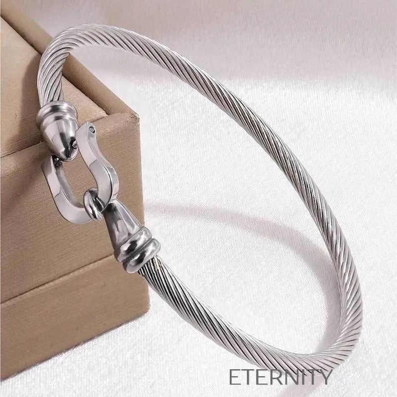 Brazalete Rígido Heart Cable de Acero Torsonado con Dije de Corazón en Oro y Plata  Brazaletes Dorado Unica Acero Inoxidable  ETERNITY