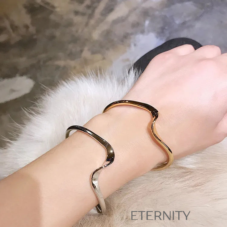 Brazalete Liquid Flow Ondulado  Brazaletes Dorado Unica Acero Inoxidable  ETERNITY
