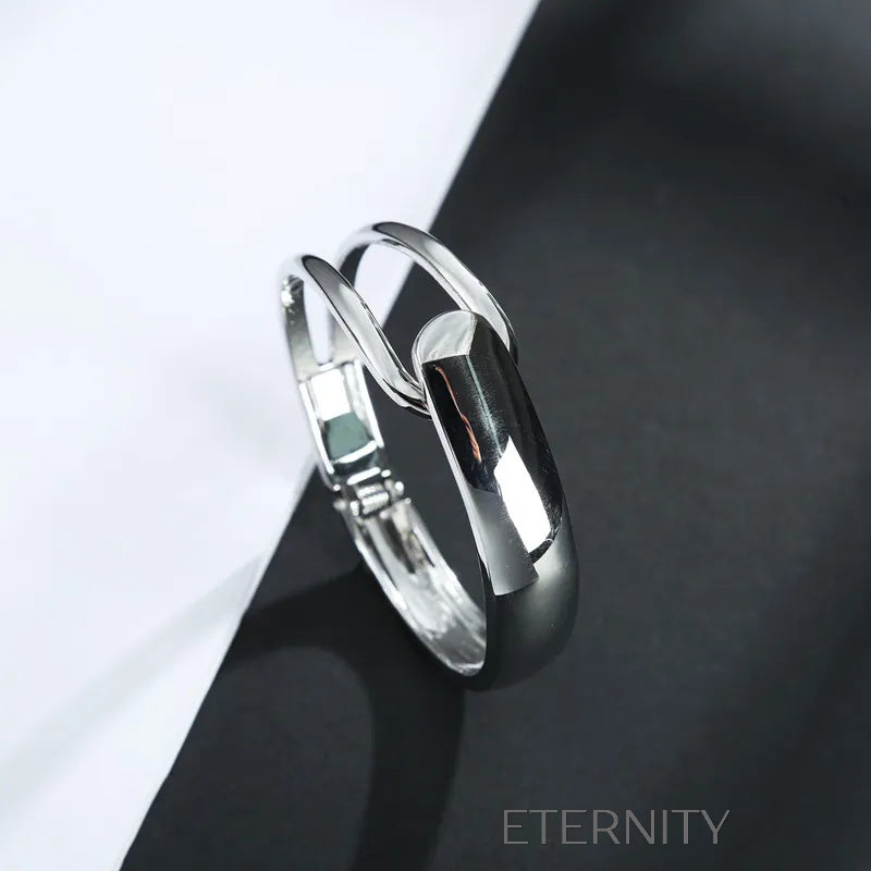 Brazalete Rígido Unity Loop con Diseño Orgánico y Cierre de Bisagra  Brazaletes Dorado Unica Acero Inoxidable  ETERNITY