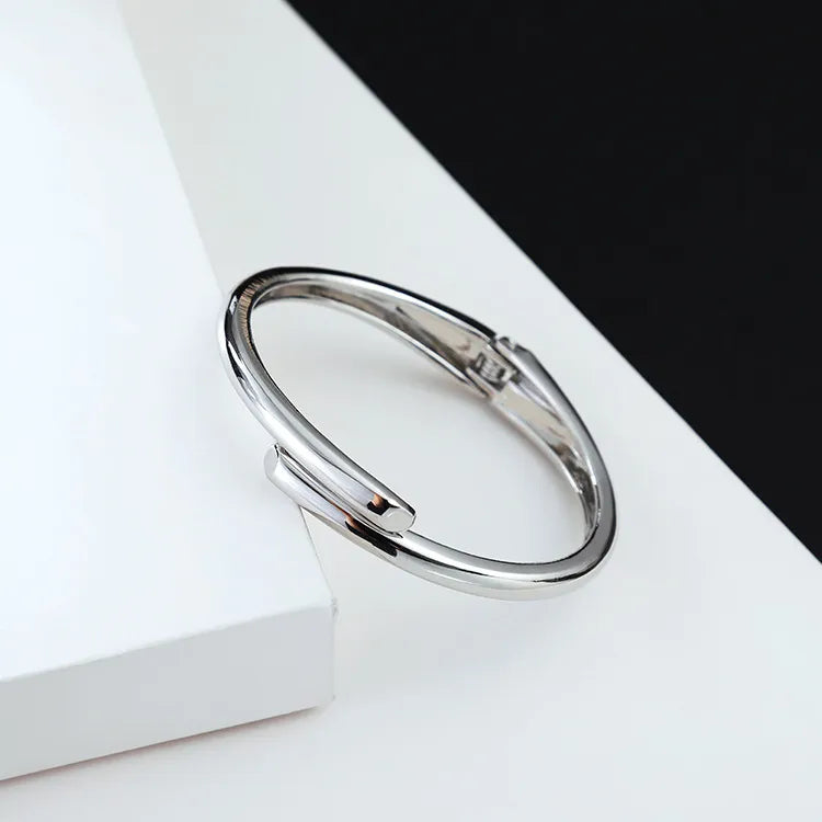 Brazalete "Sleek Orbit" ETERNITY - Minimalismo Fluido