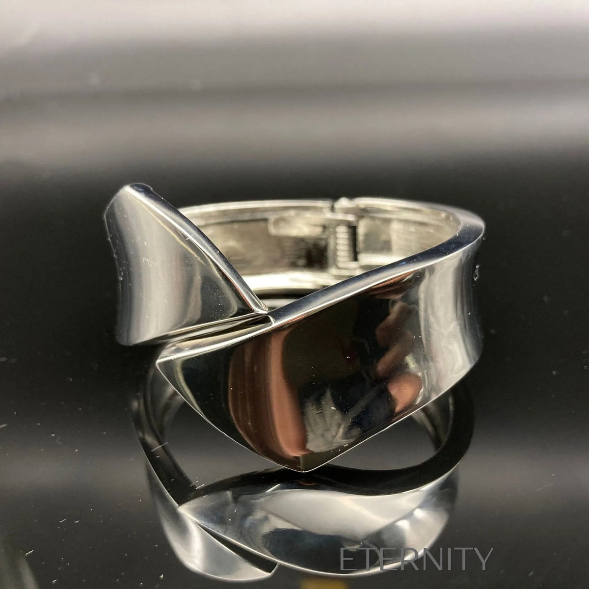 Brazalete Flow de Diseño Escultural  Brazaletes Dorado Unica Acero Inoxidable  ETERNITY