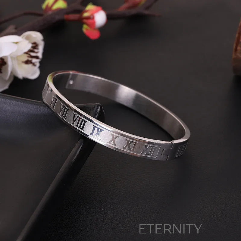 Brazalete Rígido de Acero con Números Romanos Grabados  Brazaletes Negro 8mm Acero Inoxidable  ETERNITY