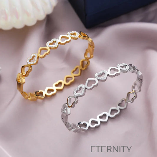 Brazalete Rígido Infinite Love con Corazones Calados y Cristales  Brazaletes Dorado Unica Acero Inoxidable  ETERNITY
