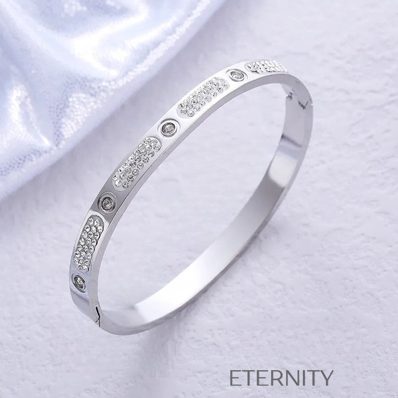 Brazalete Rígido Stellar con Cristales Pavé  Brazaletes Dorado Unica Acero Inoxidable  ETERNITY