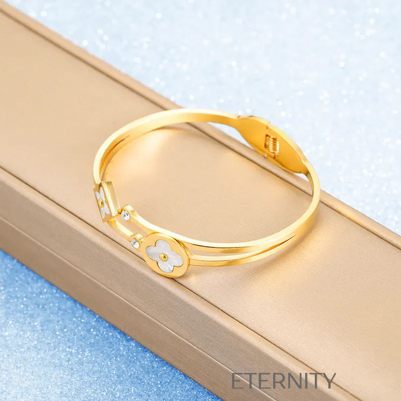 Brazalete Rígido de Trébol con Nácar y Cristales  Brazaletes Dorado Unica Acero Inoxidable  ETERNITY