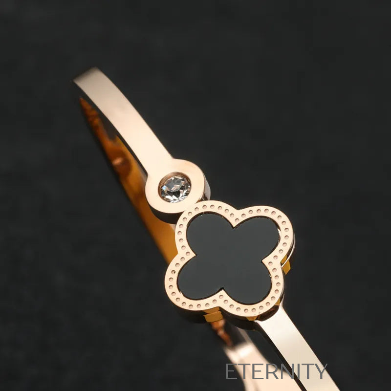 Brazalete Rígido Trébol con Nácar y Circones  Brazaletes Dorado Unica Acero Inoxidable  ETERNITY