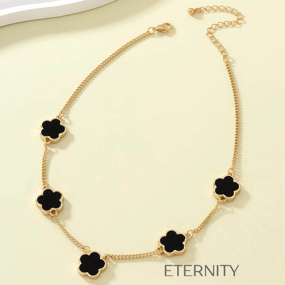 Set de Collar Black Clover en Oro  Brazaletes Negro Unica Acero Inoxidable  ETERNITY