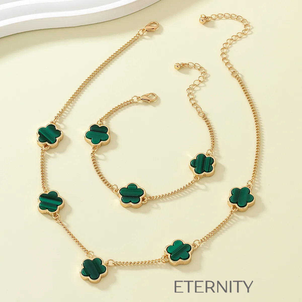 Set de Collar Black Clover en Oro  Brazaletes Negro Unica Acero Inoxidable  ETERNITY