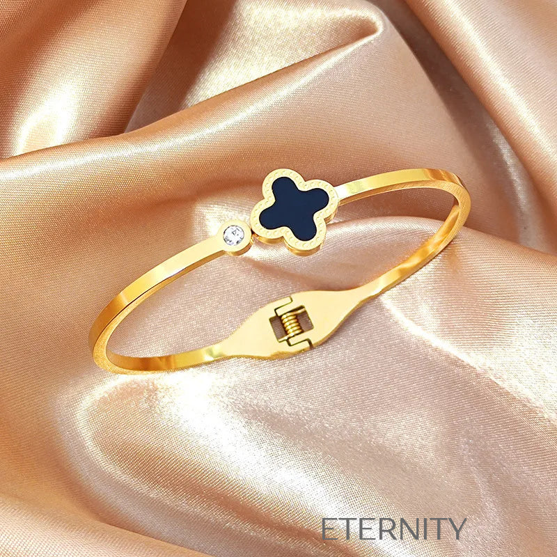 Brazalete Eternal Clover con Ónix y Cristal  Brazaletes Dorado Unica Acero Inoxidable  ETERNITY