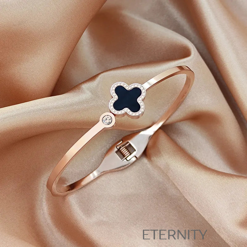 Brazalete Eternal Clover con Ónix y Cristal  Brazaletes Dorado Unica Acero Inoxidable  ETERNITY