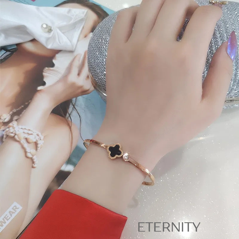 Brazalete Eternal Clover con Ónix y Cristal  Brazaletes Dorado Unica Acero Inoxidable  ETERNITY