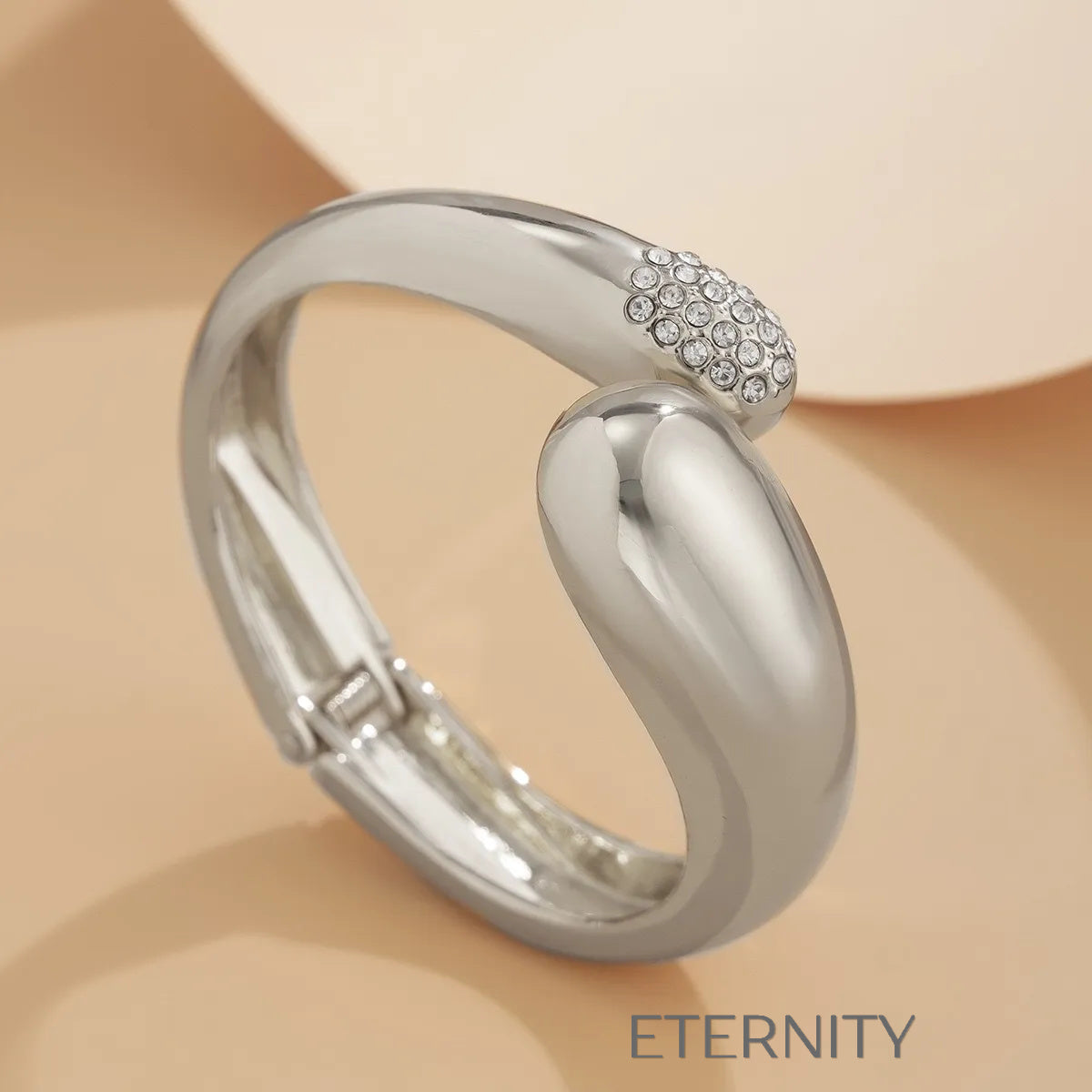 Brazaletes dorados y plateados con diseño escultórico moderno Brazaletes Dorado Unica Acero Inoxidable  ETERNITY