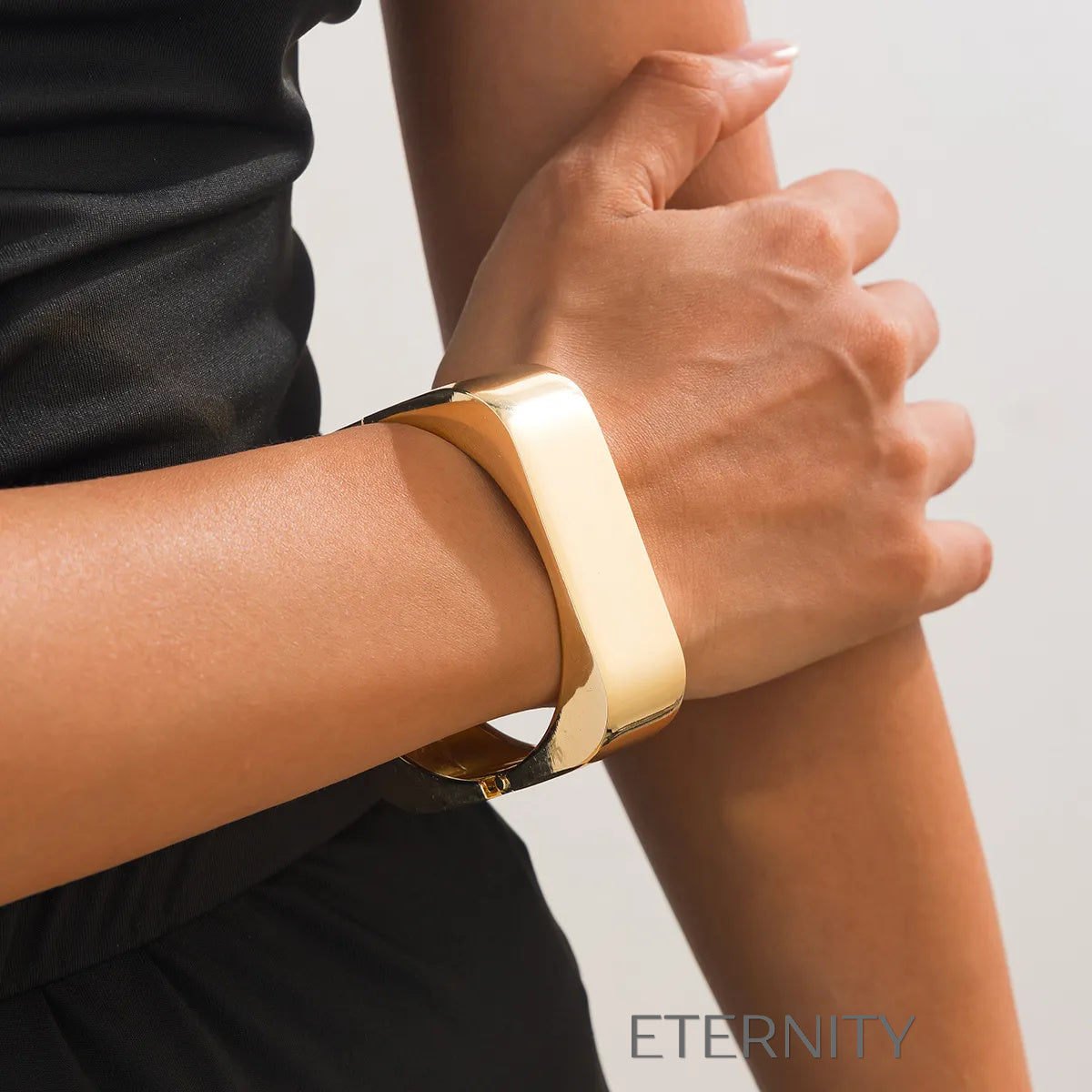 Brazalete Architectural Cuff Rígido  Brazaletes Dorado Unica Acero Inoxidable  ETERNITY
