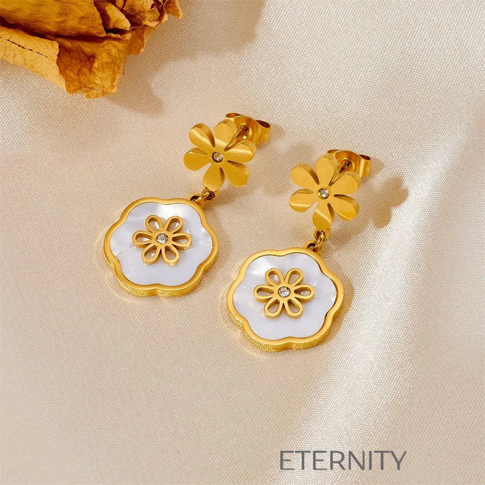 Set de Joyería Floral Eternal Bloom con Nácar y Cristales  Brazaletes Dorado Unica Acero Inoxidable  ETERNITY
