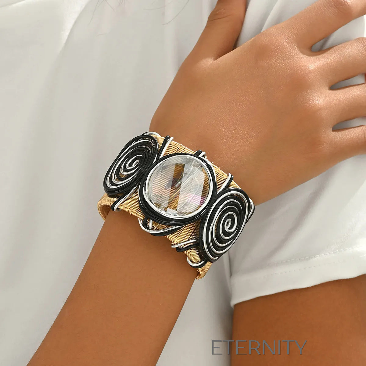 Brazalete Ethereal Spiral de Alambre Dorado y Piedra Central  Brazaletes Negro Unica Acero Inoxidable  ETERNITY