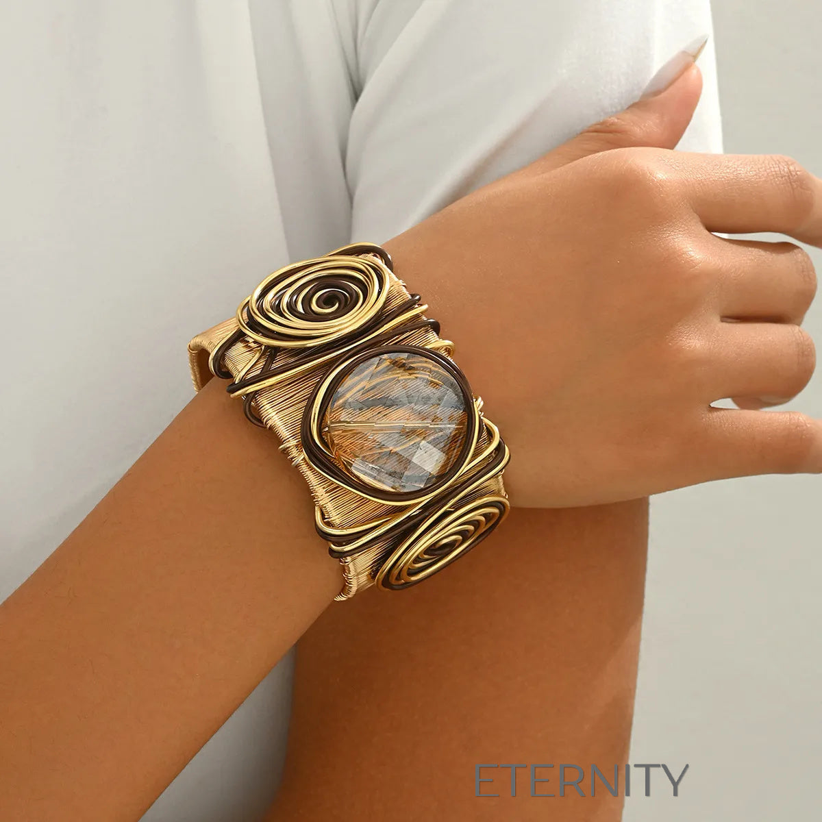 Brazalete Ethereal Spiral de Alambre Dorado y Piedra Central  Brazaletes Negro Unica Acero Inoxidable  ETERNITY