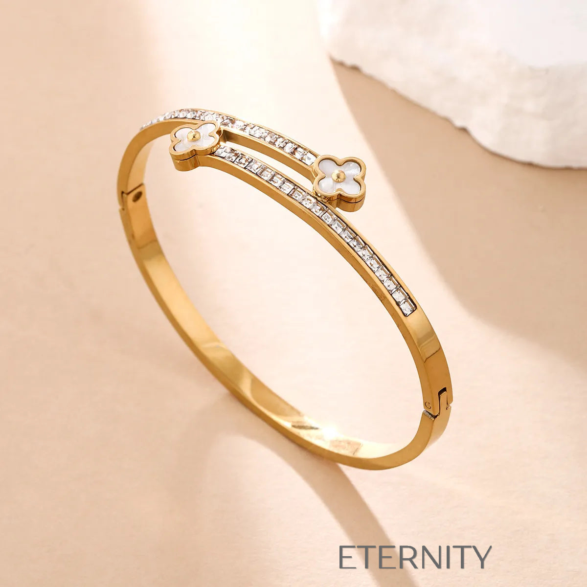 Brazalete Lucky Clover Trébol y Cristales  Brazaletes Dorado Unica Acero Inoxidable  ETERNITY