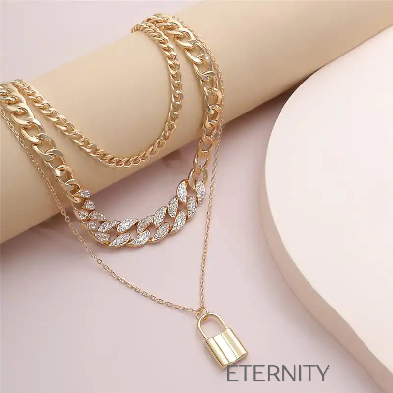 Set de Triple Collar de Cadenas con Dije de Candado  Cadenas Dorado Unica Acero Inoxidable  ETERNITY