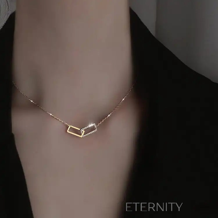 Collar Minimalista de Rectángulos Entrelazados con Cristales  Cadenas Dorado Unica Acero Inoxidable  ETERNITY