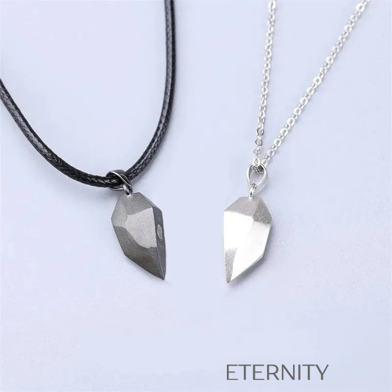 Set de Collares Eternal Bond Magnéticos  Cadenas Plateado Unica Acero Inoxidable  ETERNITY