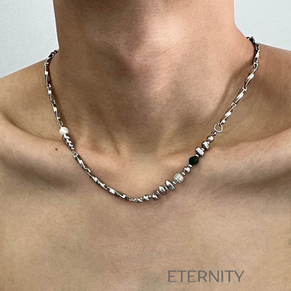 Collar plateado con dije artístico de rostro y cadena gruesa Cadenas Plateado Unica Acero Inoxidable  ETERNITY