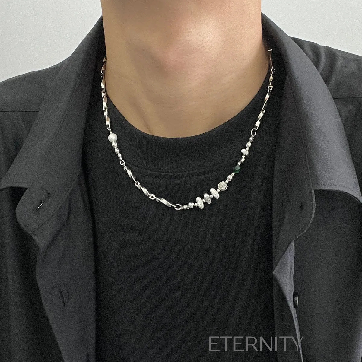 Collar plateado con dije artístico de rostro y cadena gruesa Cadenas Plateado Unica Acero Inoxidable  ETERNITY
