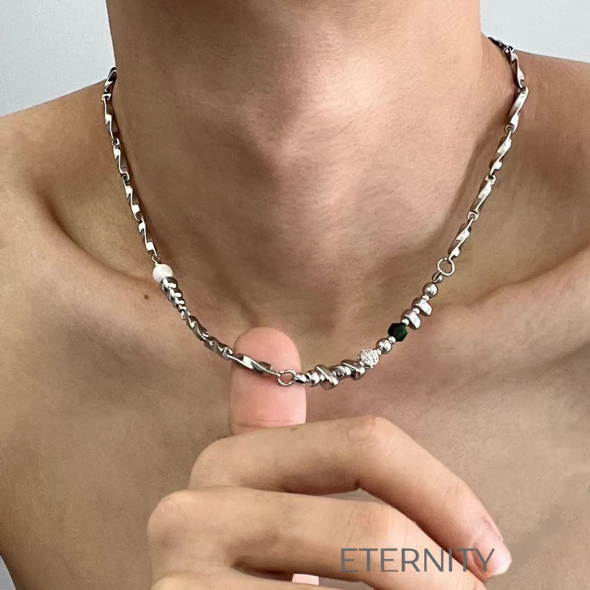 Collar plateado con dije artístico de rostro y cadena gruesa Cadenas Plateado Unica Acero Inoxidable  ETERNITY
