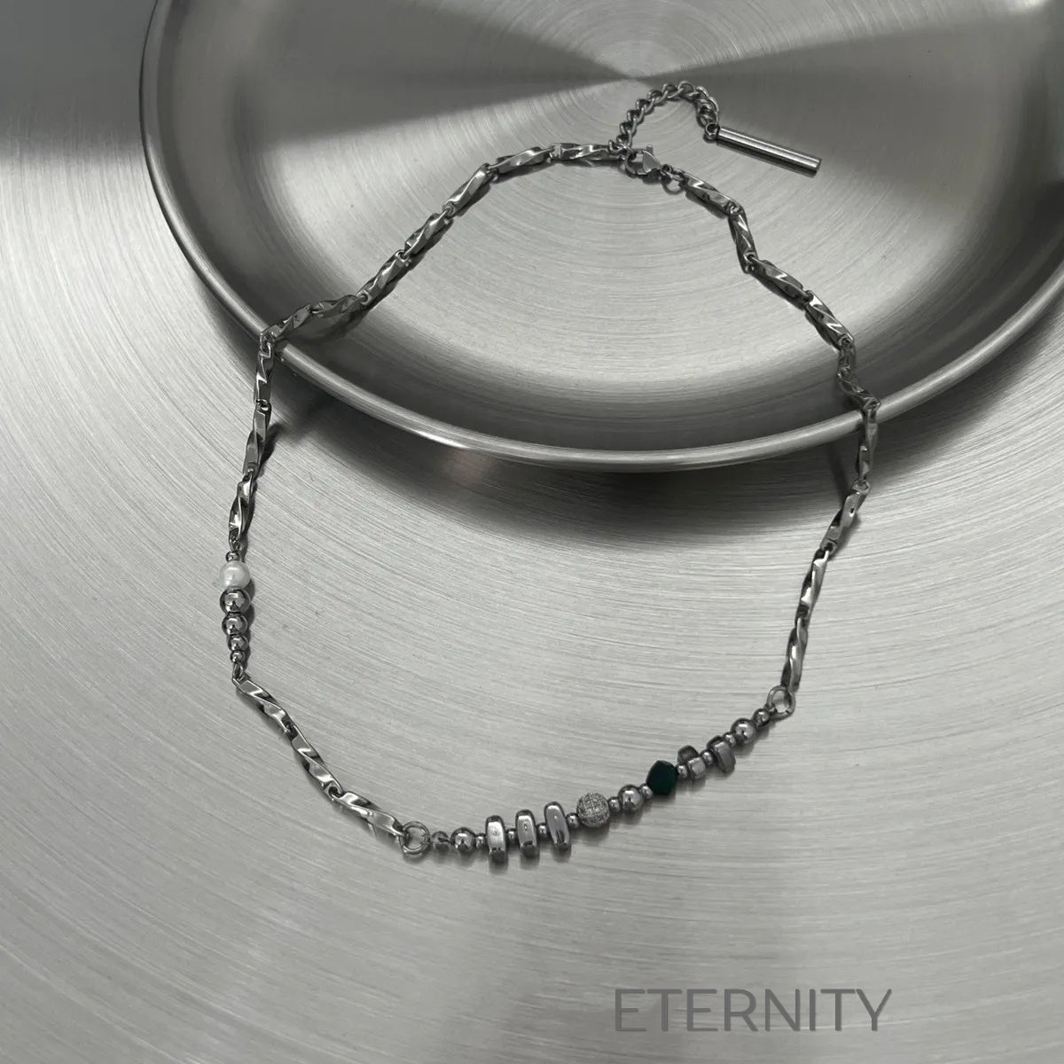 Collar plateado con dije artístico de rostro y cadena gruesa Cadenas Plateado Unica Acero Inoxidable  ETERNITY